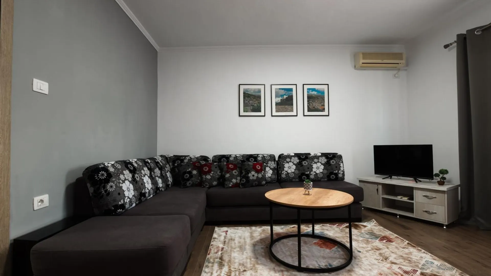 Paro'S Daily Apartment Gjirokaster Albania