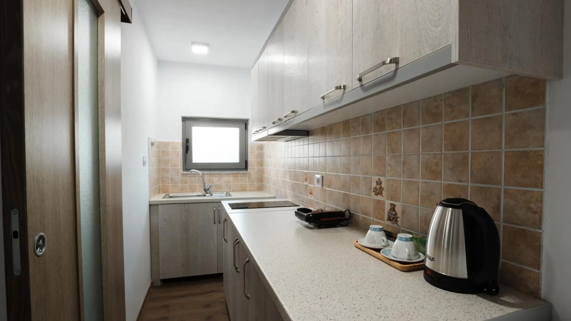 Paro'S Daily Apartment Gjirokaster 0*,